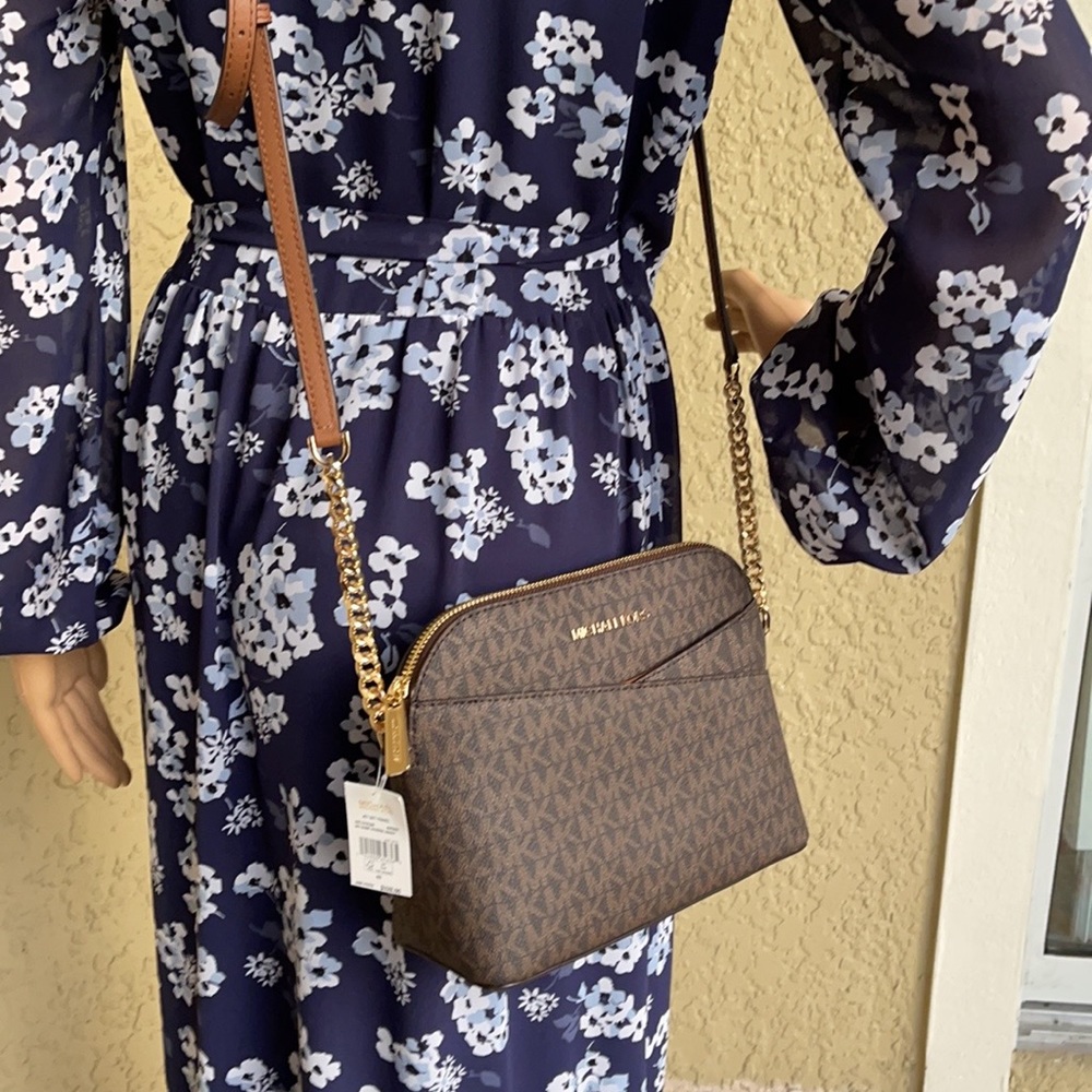 Michael Kors Jet Set Travel Medium Dome Crossbody - Picture 6 of 16